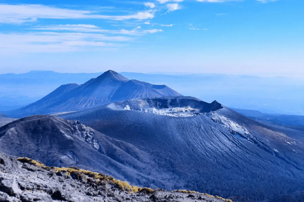 Condé Nast Traveller (UK) lists Shinmoedake as one of James Bond's best all-time locations.