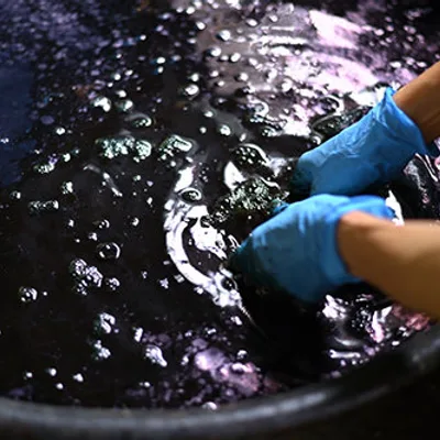 Enjoy natural indigo dyeing