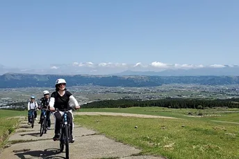 Cycling,Trekking：Explore the life around Kyushu's majestic volcano by foot and e-bike:
