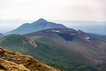 Cycling,Trekking：The dawn of Japan, the story of the volcanoes and mountains where the gods dwell: