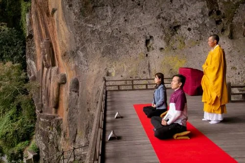 Cook Rice in a Traditional Kamado & Meditate at Fuko-ji Temple (Start in Beppu, Oita / End in Aso, Kumamoto)