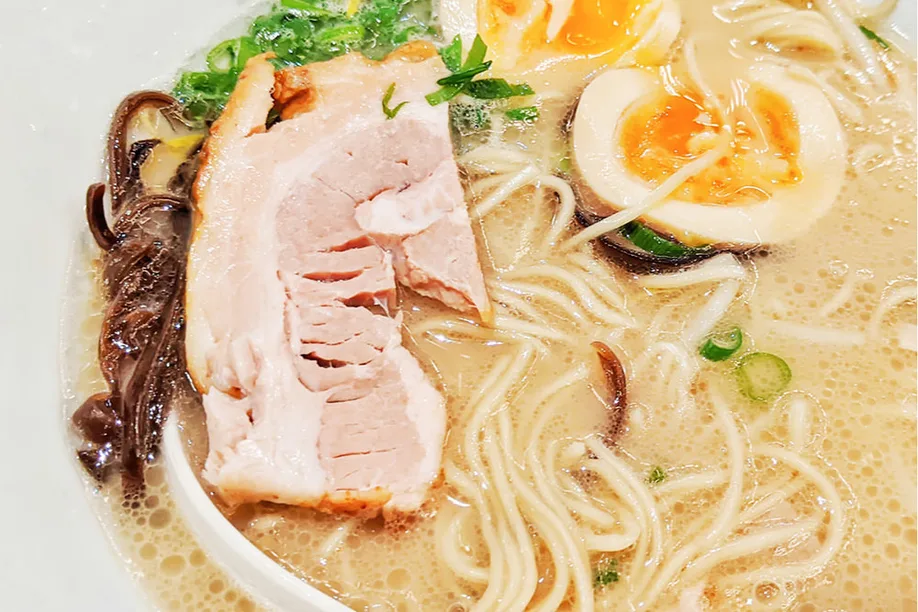 everything-you-need-to-know-about-fukuokas-famed-tonkotsu-ramen 02