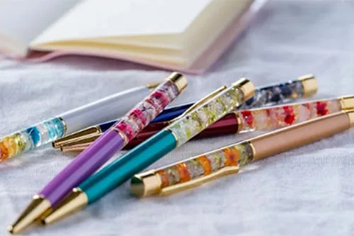Herbarium ballpoint pen making experience at the Yoko Art Museum