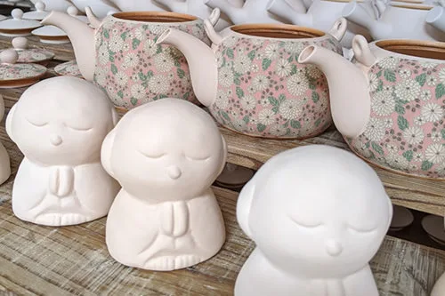 You can do a lot of stickers! “Pot with tea strainer, set of 2 rice bowls & large plate” painting experience