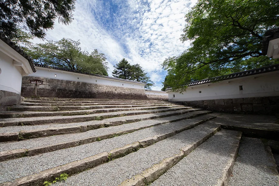 exploring-obi-castle_10