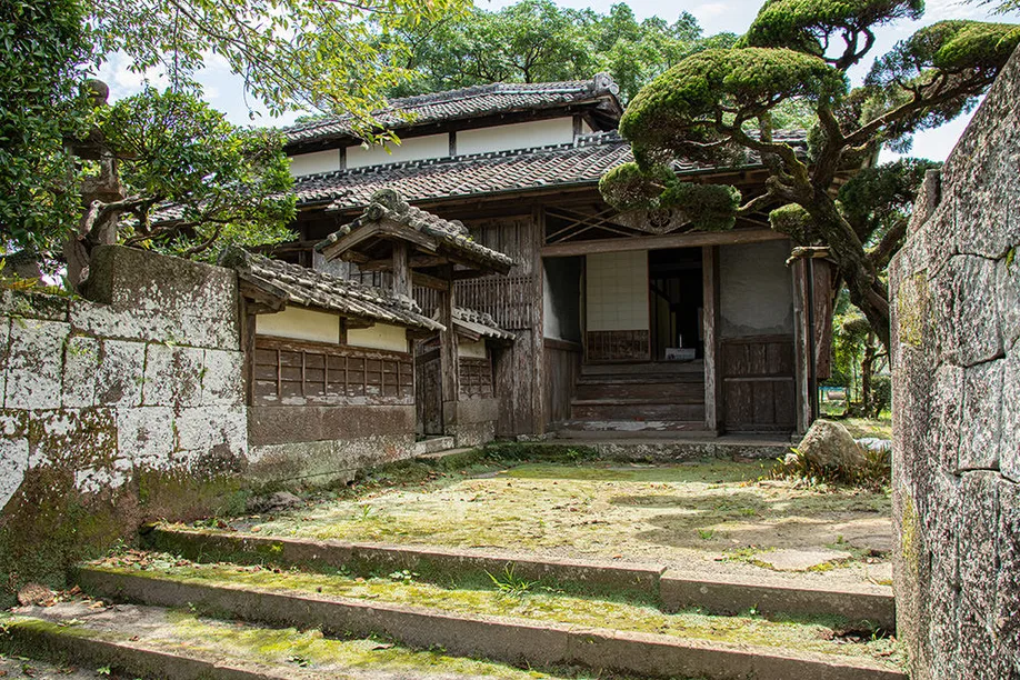 exploring-obi-castle_17