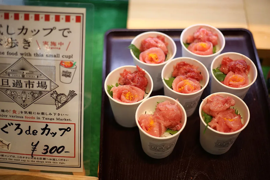 feast-your-senses-fukuokas-bustling-fresh-food-market_10