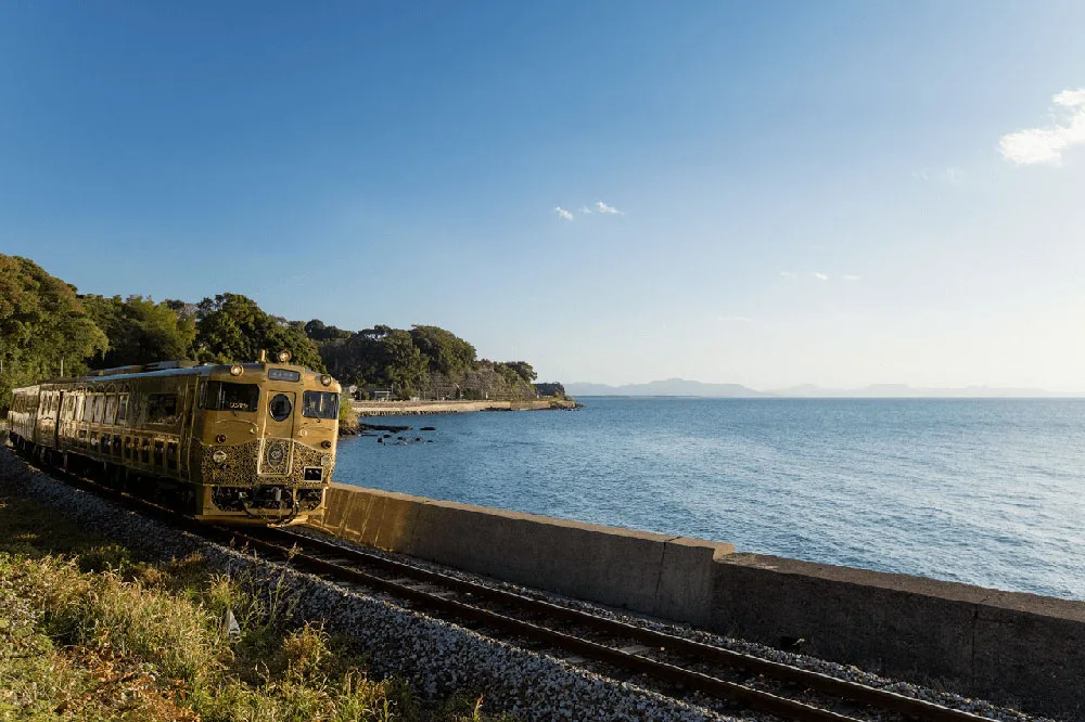 Time Out Magazine ranks JR Kyushu's Aru Ressha as the most luxurious and grown-up train on its list.