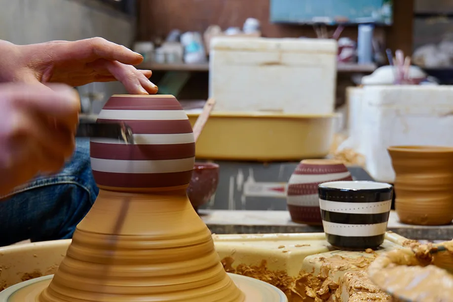 koishiwara-pottery-climbing-kilns-flying-dot-patterns_12