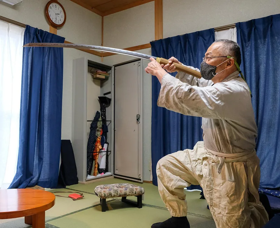 master-swordsmith-kunimasa-hyuga_03