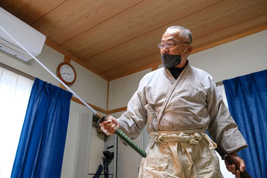 master-swordsmith-kunimasa-hyuga_07