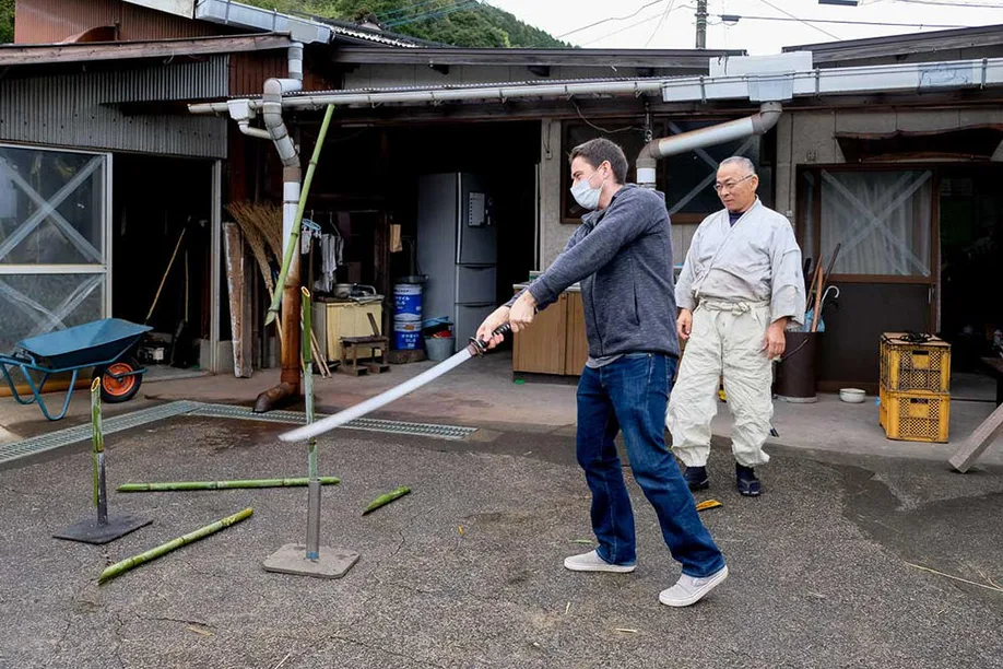 master-swordsmith-kunimasa-hyuga_09