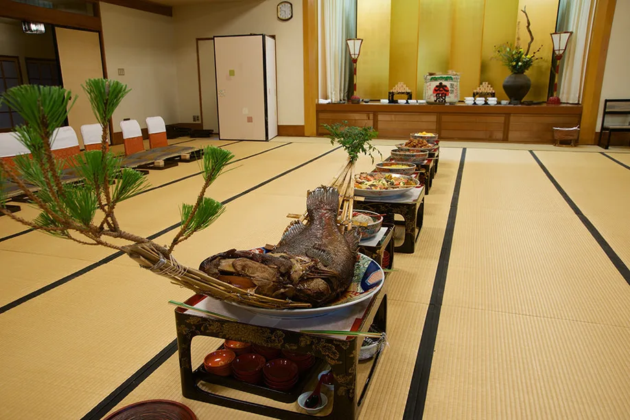 sample-whole-simmered-perch-sagas-unique-festival-food_07