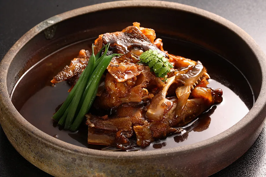 sample-whole-simmered-perch-sagas-unique-festival-food_09