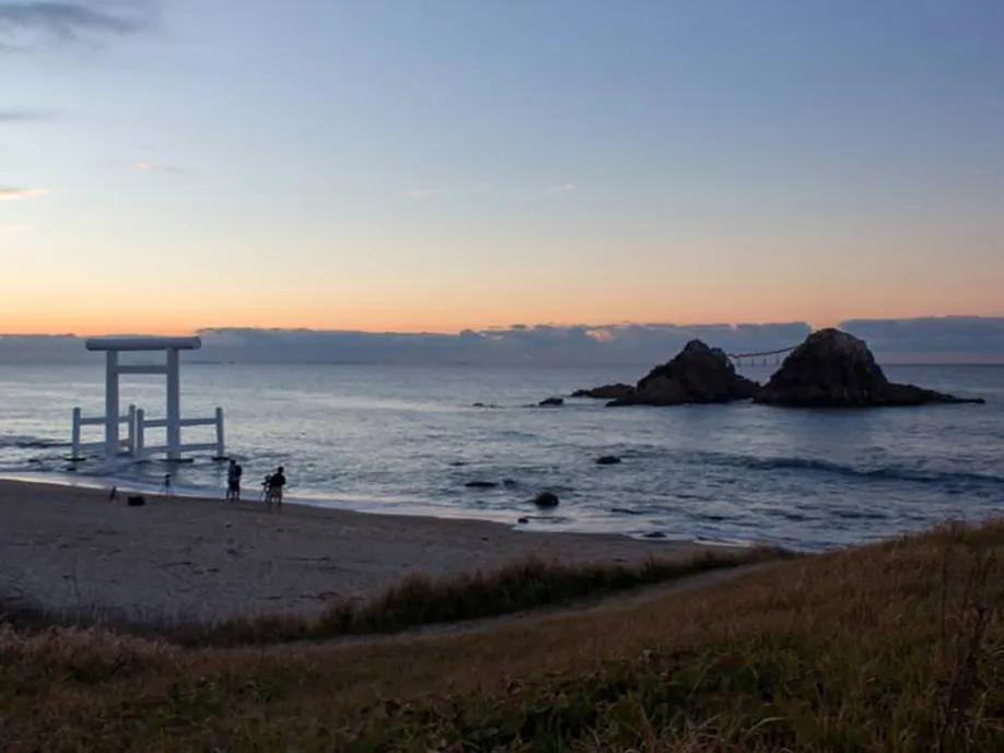 slow-down-itoshima-beach-cafes-and-unforgettable-sunsets_10