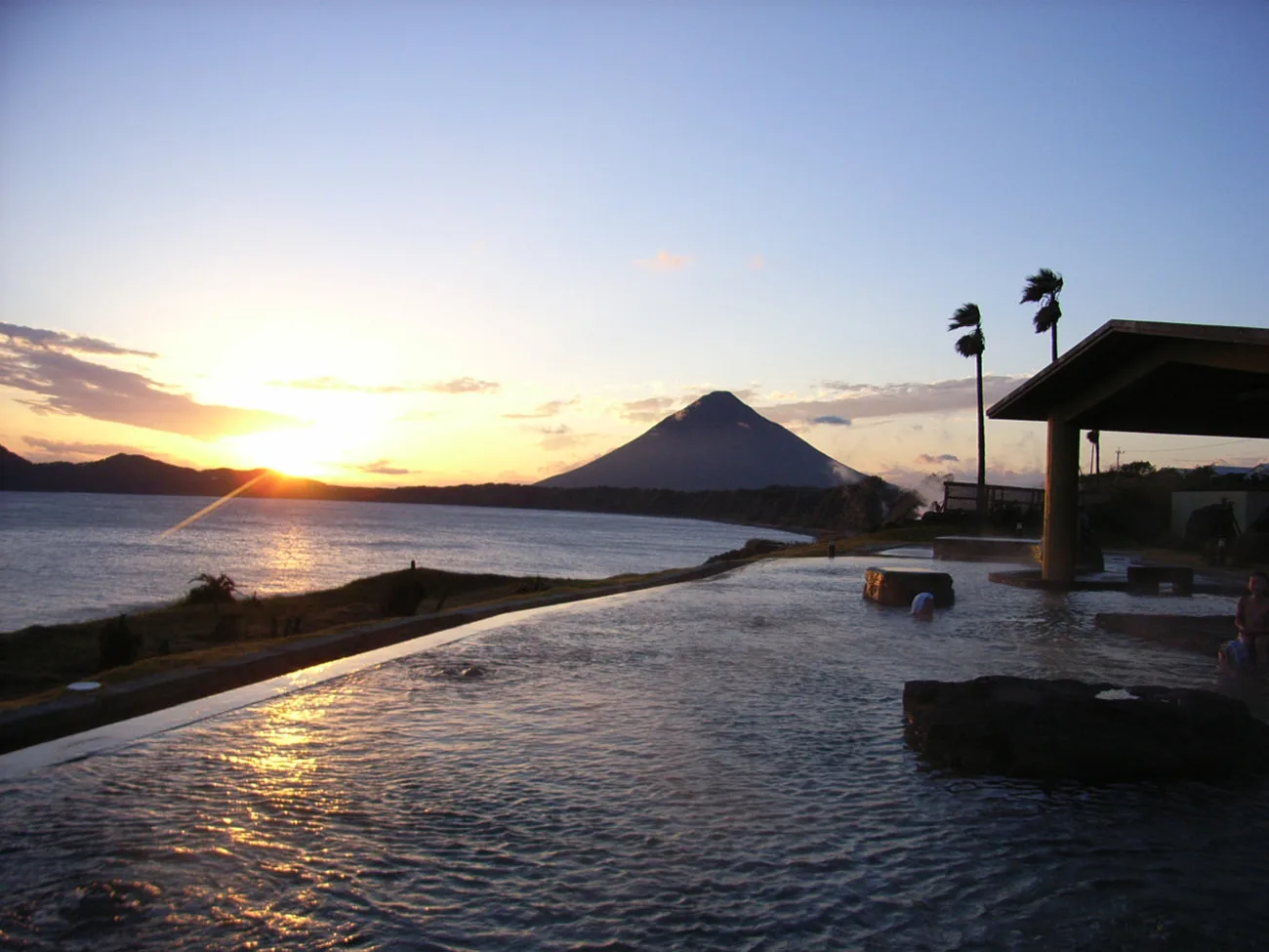 “Tamatebako” Outdoor Hot Springs: