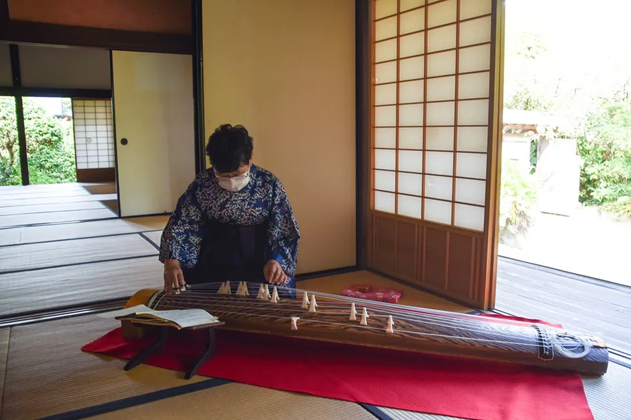 visit-japans-largest-samurai-residences-izumi_07