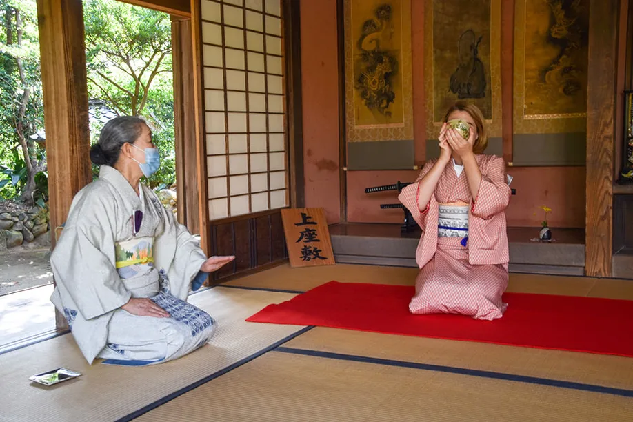 visit-japans-largest-samurai-residences-izumi_08