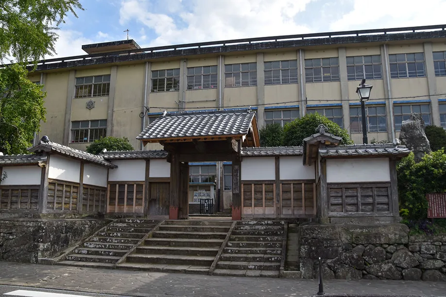 visit-japans-largest-samurai-residences-izumi_09